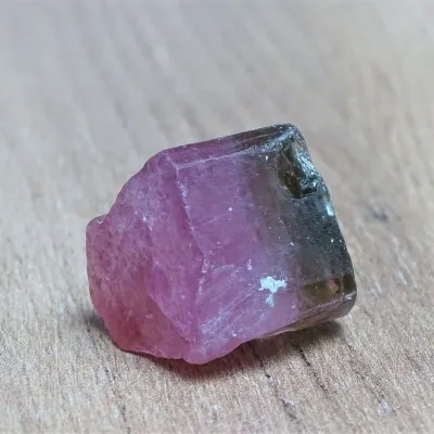 Turmalín Elbait přírodní krystal 33,1g, USA