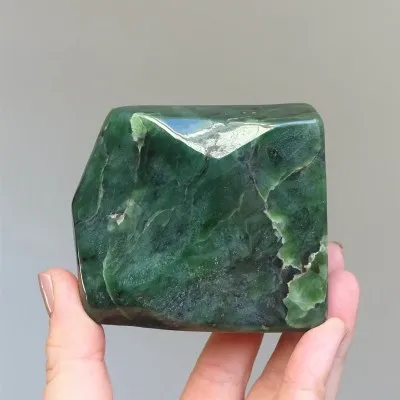 Nephrite polished 370g, Pakistan
