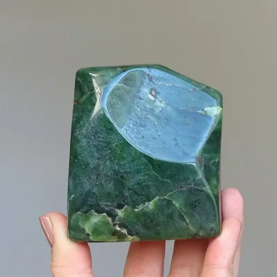 Nephrite polished 370g, Pakistan
