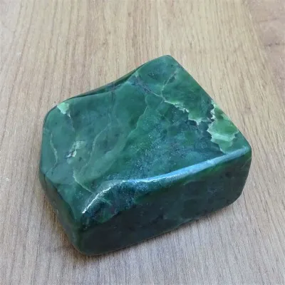 Nefrit leštěný 370g, Pakistán