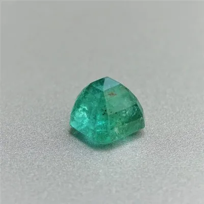 Smaragd im Naturschliff 2,30 ct, Kolumbien