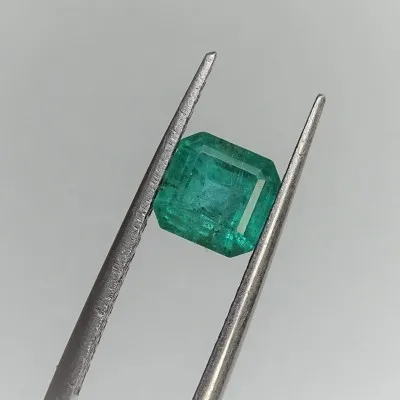 Smaragd im Naturschliff 2,30 ct, Kolumbien