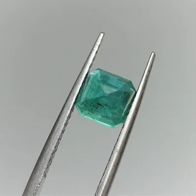Smaragd im Naturschliff 2,30 ct, Kolumbien
