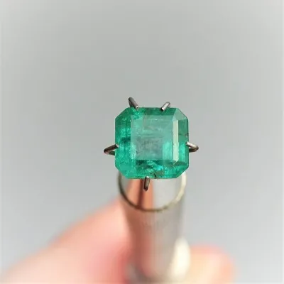 Smaragd im Naturschliff 2,30 ct, Kolumbien