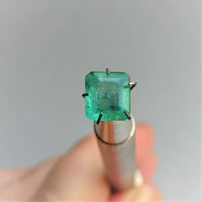 Smaragd im Naturschliff 1,92 ct, Sambia