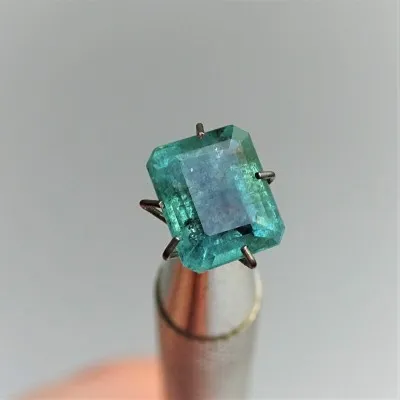 Smaragd im Naturschliff 2,22ct, Sambia