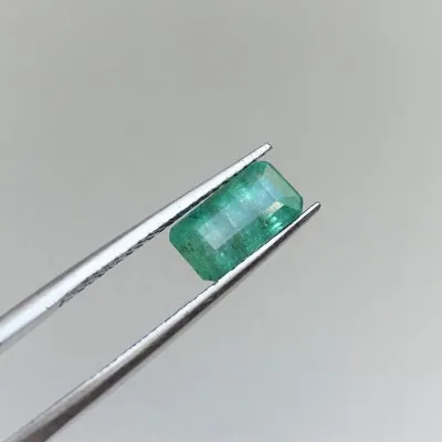 Smaragd im Naturschliff 2,35ct, Sambia