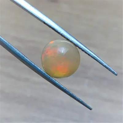 Ethiopian opal cabochon 2.5ct, Ethiopia