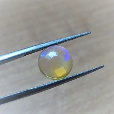 Ethiopian opal cabochon 2.43ct, Ethiopia