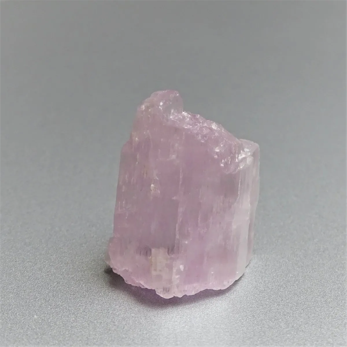 Kunzit natürlicher Kristall 18g, Afghanistan