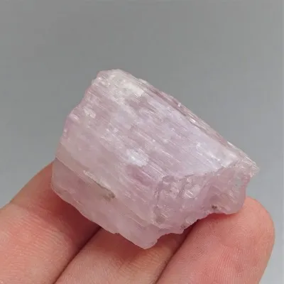 Kunzit natürlicher Kristall 18g, Afghanistan