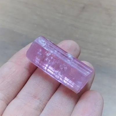 Turmalín růžový přírodní krystal 15,7g, Afganistán