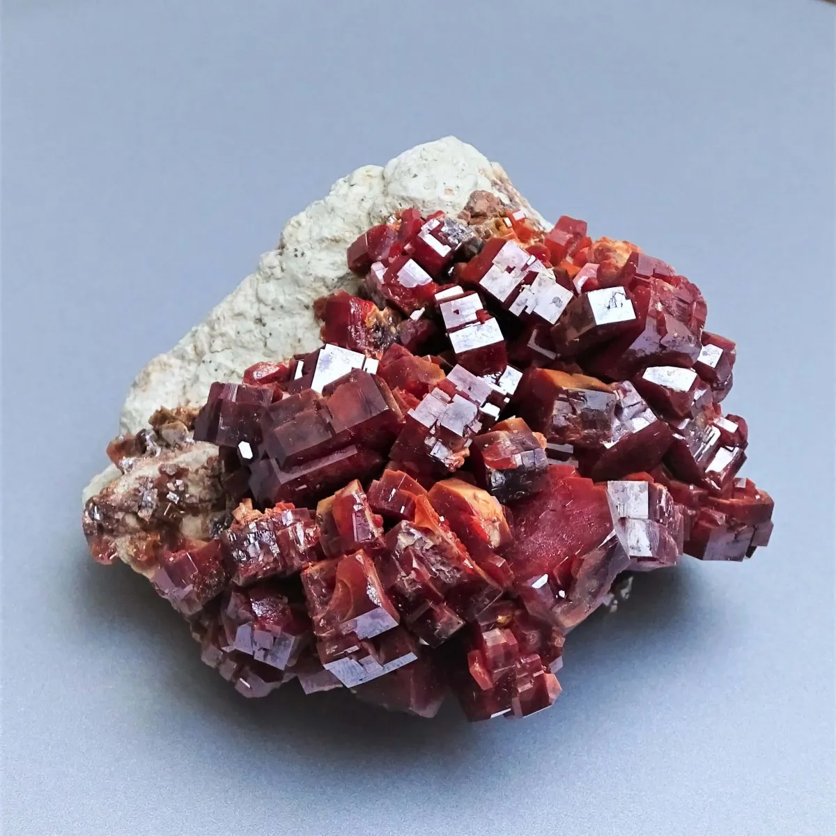 Vanadinite mineral 455g, Morocco