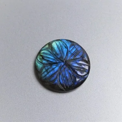 Labradorit kabošon 15,1g, Madagaskar