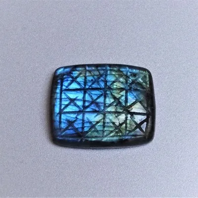Labradorit kabošon 11,2g, Madagaskar