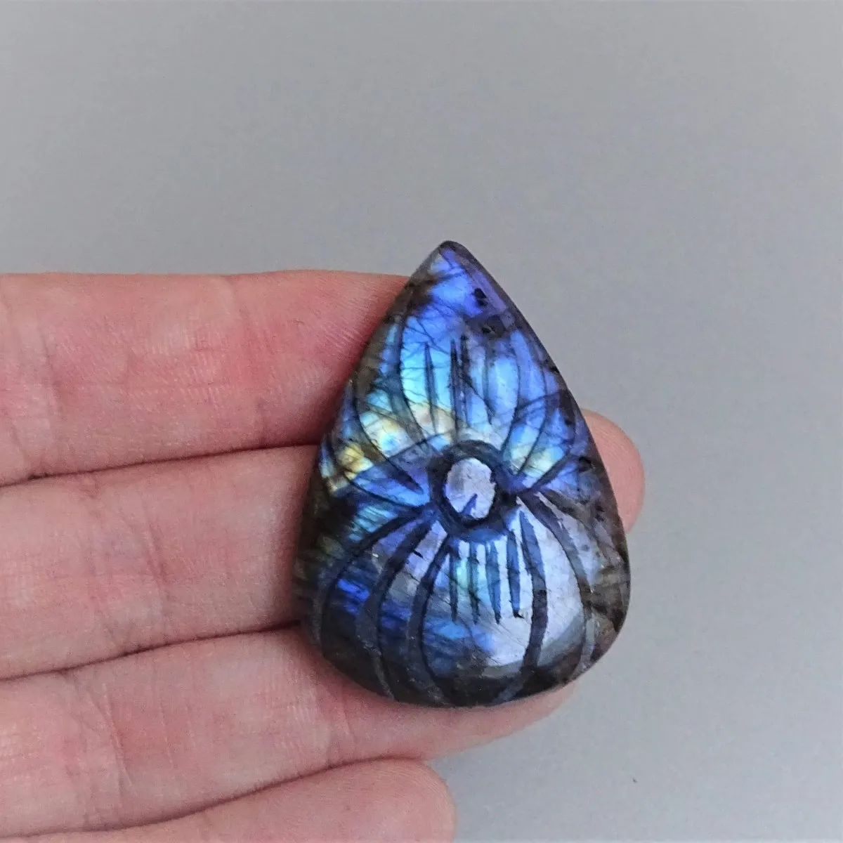 Labradorite cabochon 13.9g, Madagascar