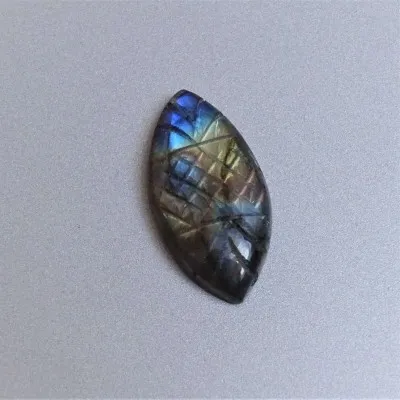 Labradorit kabošon 7g, Madagaskar