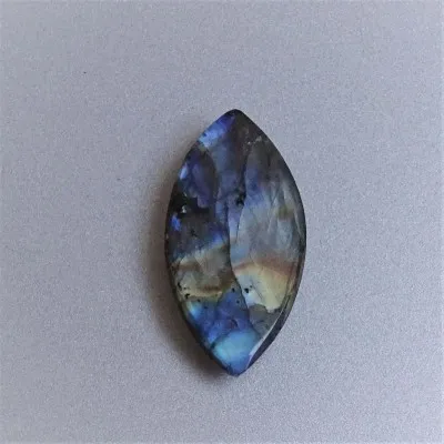 Labradorite cabochon 7g, Madagascar