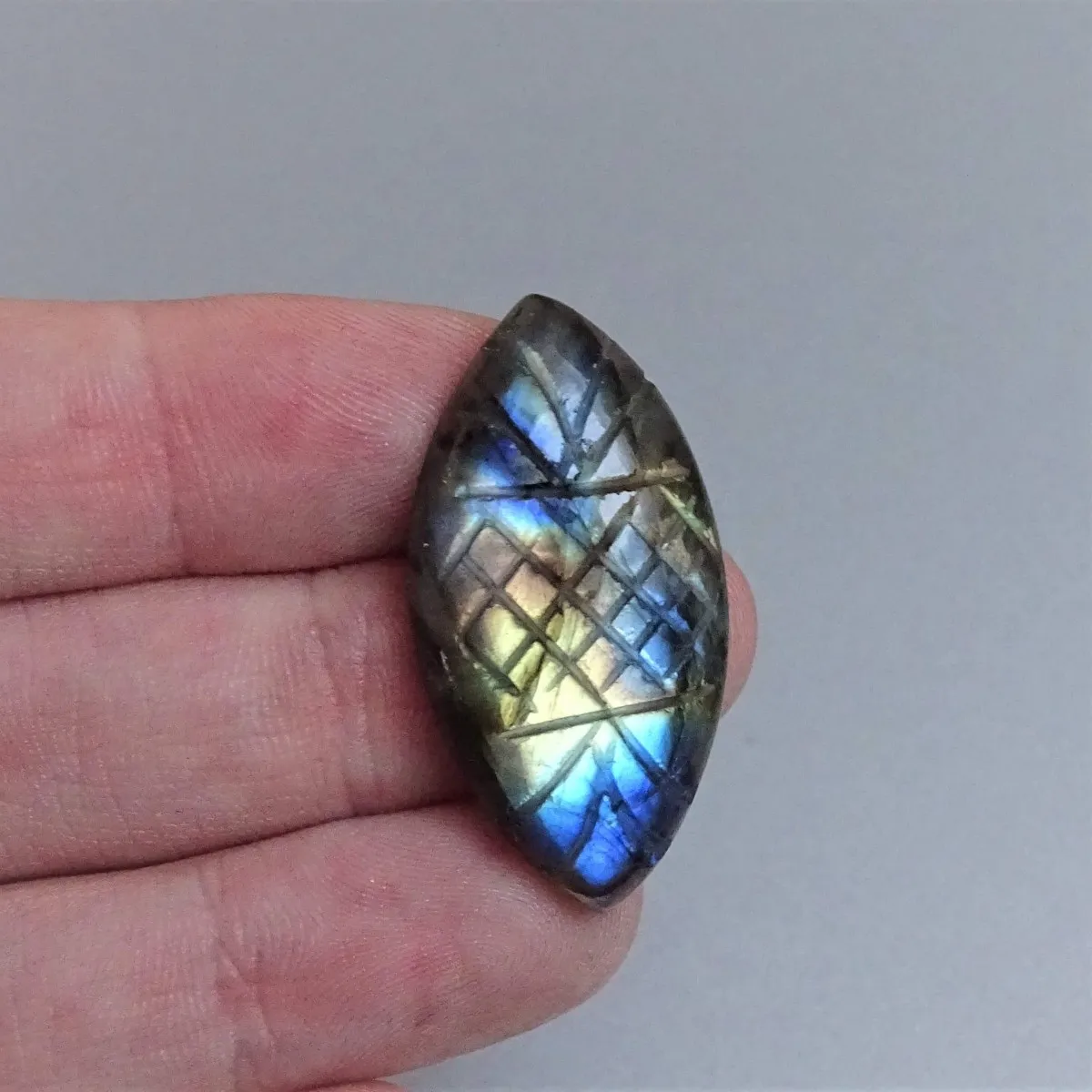 Labradorit Cabochon 7g, Madagaskar