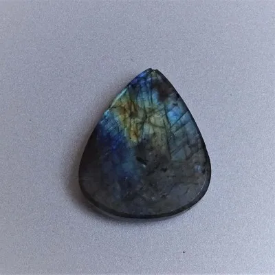 Labradorite cabochon 13,3g, Madagascar