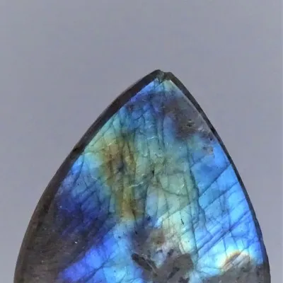 Labradorite cabochon 13,3g, Madagascar