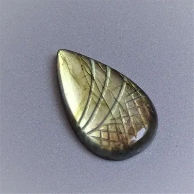 Labradorit kabošon 11,2g, Madagaskar