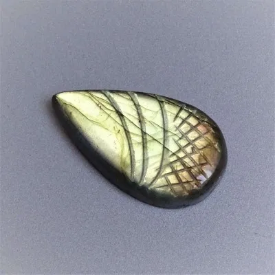 Labradorit kabošon 11,2g, Madagaskar