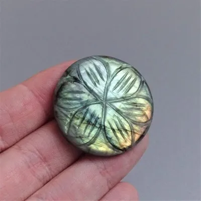 Labradorit kabošon 13,4g, Madagaskar