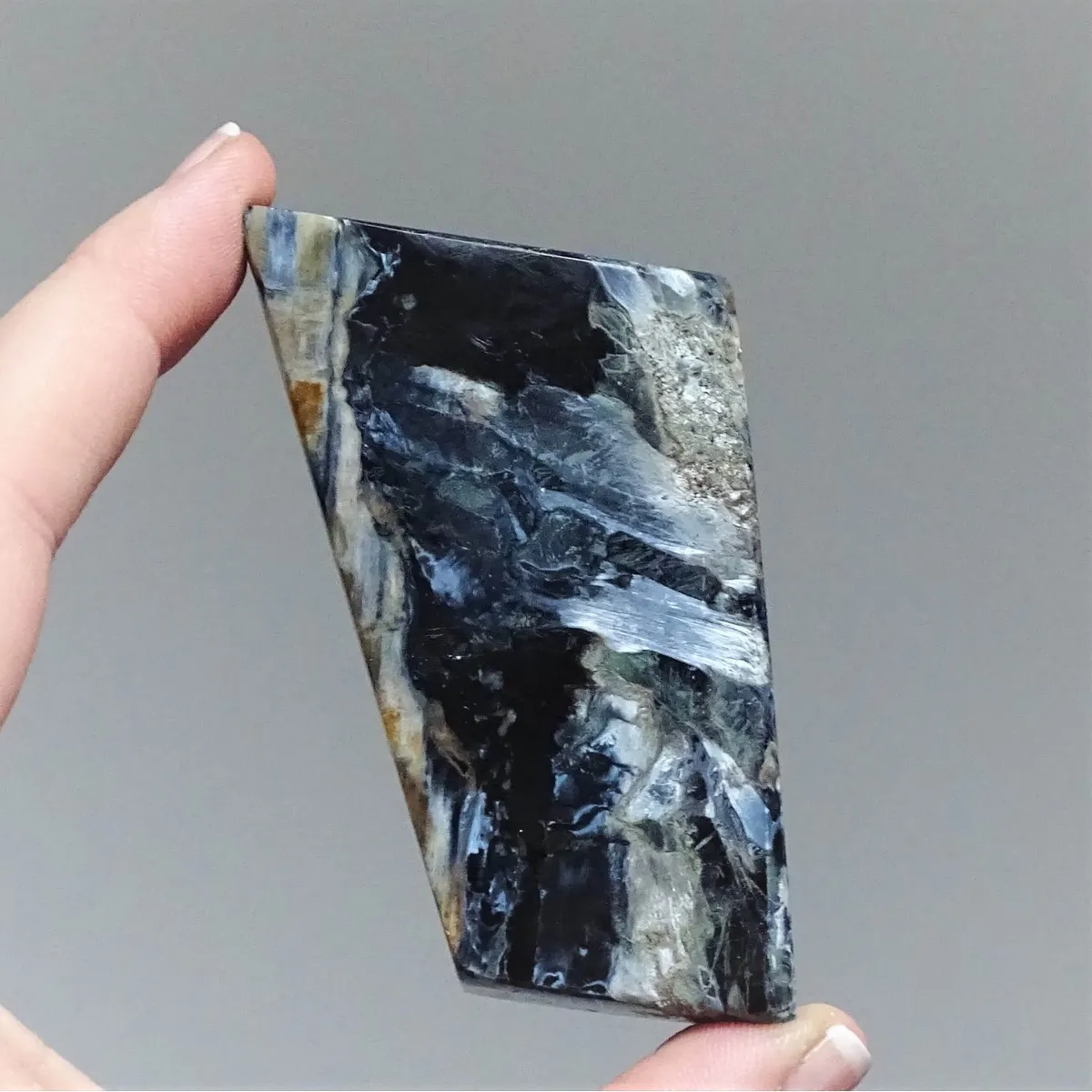 Pietersit poliertes natürliches Mineral 97,1g, Namibia