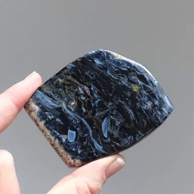 Pietersit poliertes natürliches Mineral 98,3g, Namibia