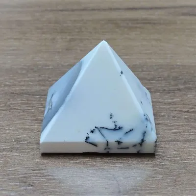 Dendritický opál (merlinit) pyramida 104g, Madagaskar