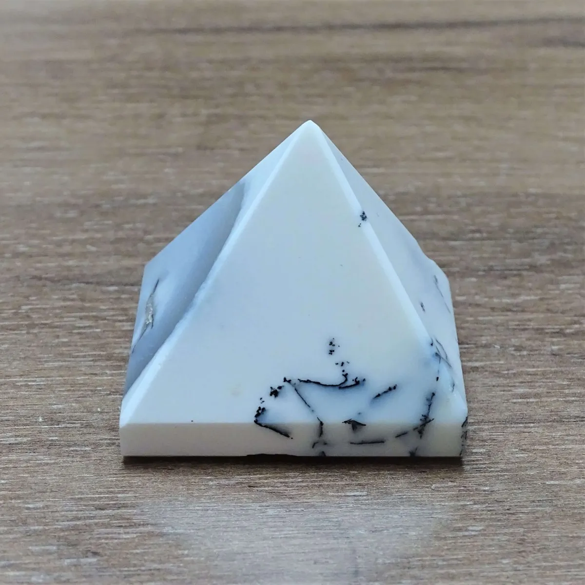 Dendritický opál (merlinit) pyramida 104g, Madagaskar