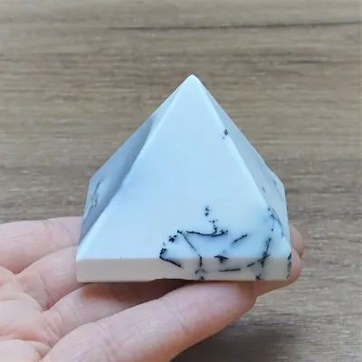 Dendritický opál (merlinit) pyramida 104g, Madagaskar