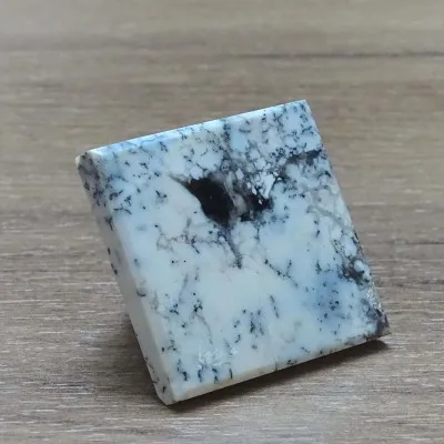 Dendritický opál (merlinit) pyramida 83g, Madagaskar