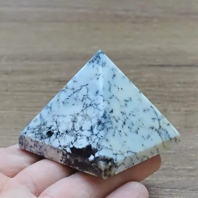 Dendritický opál (merlinit) pyramida 83g, Madagaskar