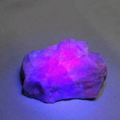 Hackmanite natural crystal 154g, Afghanistan