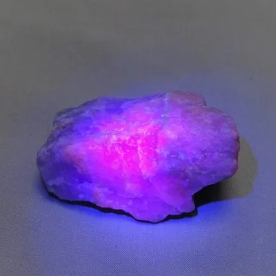 Hackmanit přírodní krystal 154g, Afganistán