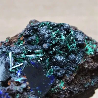 Azurit-Kristalle im Gestein 107g, Marokko