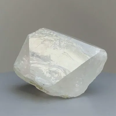 Topaz přírodní krystal 404g, Pakistán