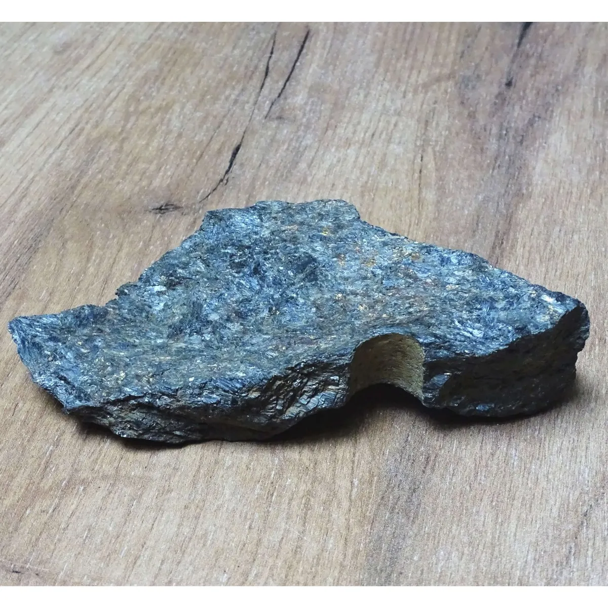 Nuummite raw mineral 338g, Greenland