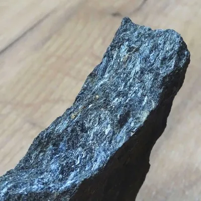 Nuummite raw mineral 338g, Greenland