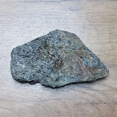 Nuummit surový minerál 928g, Grónsko