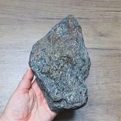 Nuummite raw mineral 928g, Greenland