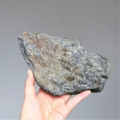 Nuummite raw mineral 928g, Greenland