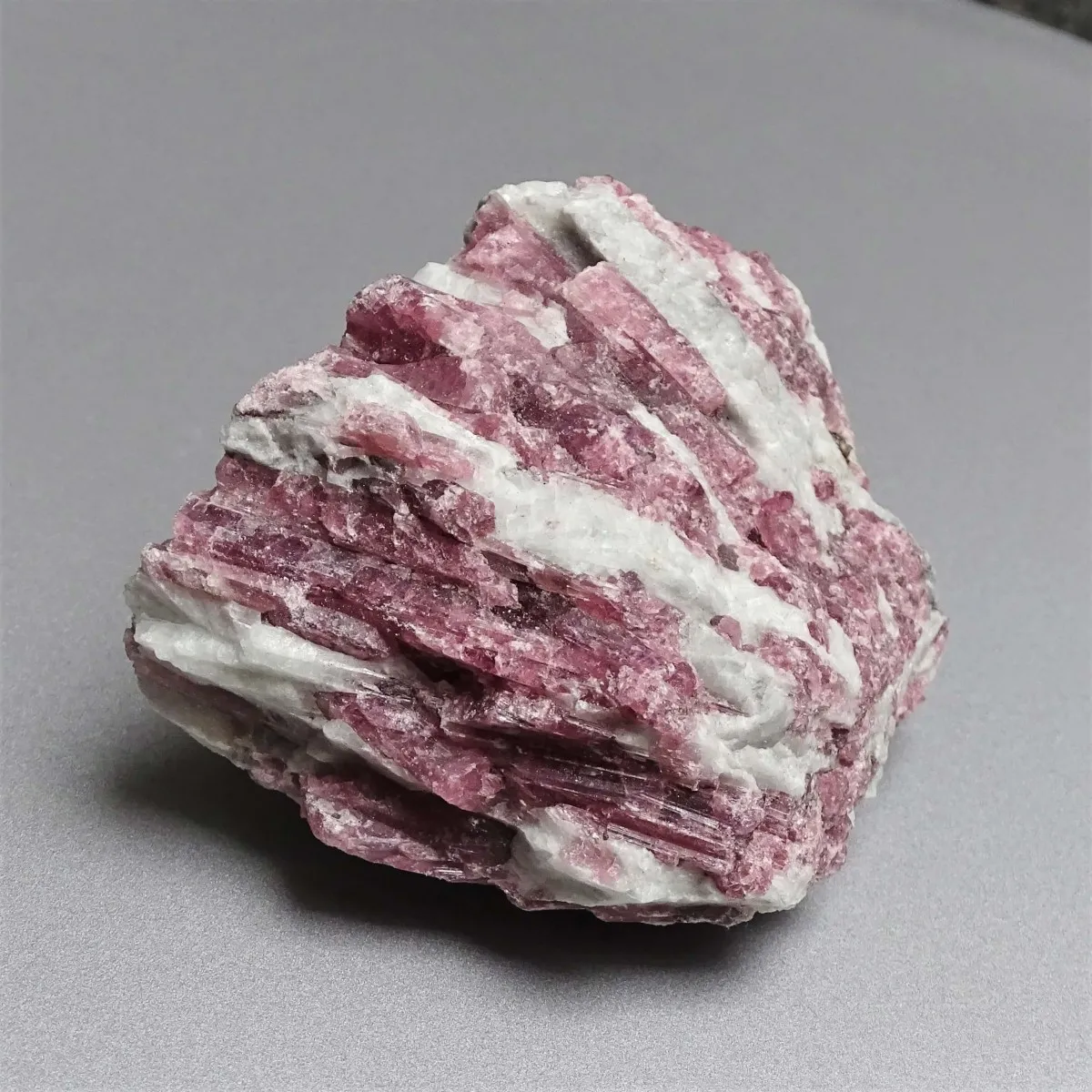 Rubelite/red tourmaline 188g, Brazil