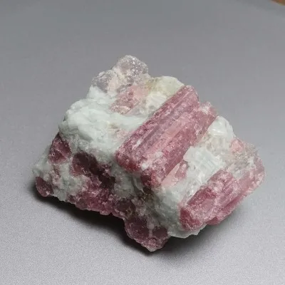 Rubelite/red tourmaline 169g, Brazil