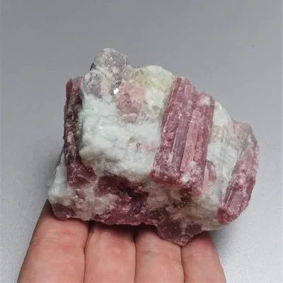 Rubelite/red tourmaline 169g, Brazil
