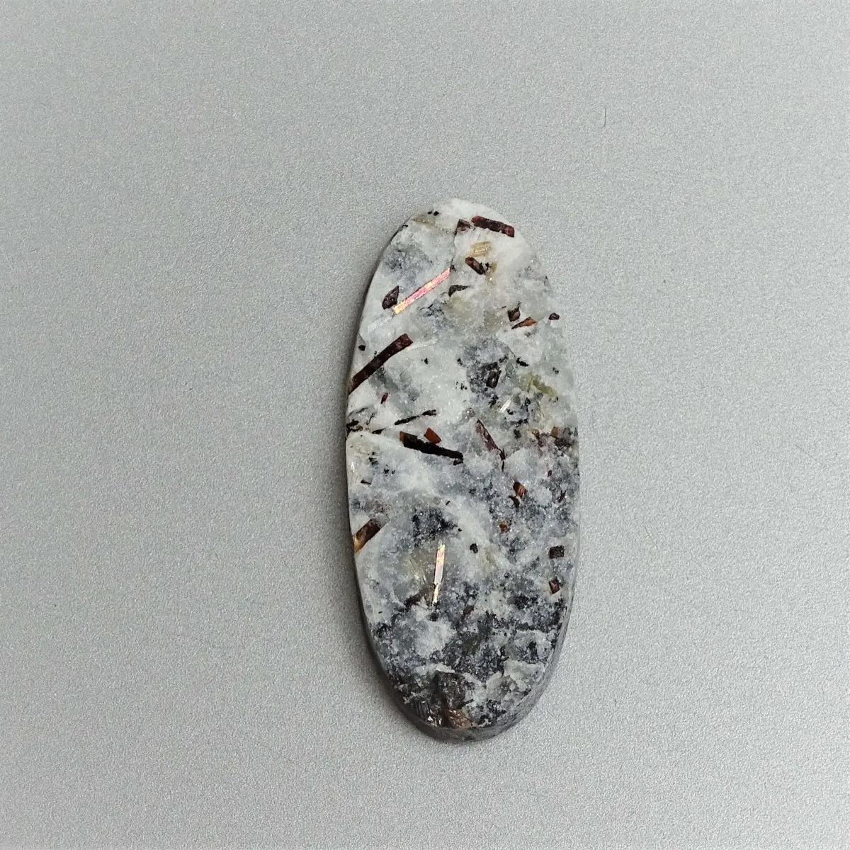 Astrophyllit-Cabochon, natürliches, unpoliertes Mineral 15,7g, Russland