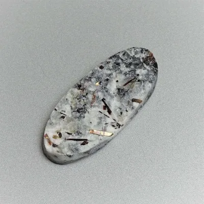 Astrofylit kabošon přírodní neleštěný minerál 15,7g, Rusko
