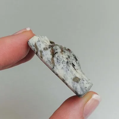 Astrofylit kabošon přírodní neleštěný minerál 21,5g, Rusko